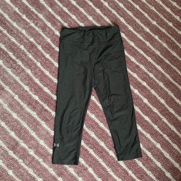 UA COMPRESSION CROP LEGGINGS - Picture 1 of 2